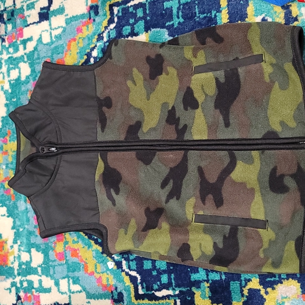 Old Navy 5T Camo Vest.